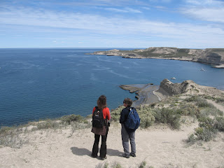 Trekking. Puerto Piramides. Peninsula Valdes.Observacion de Ballenas y Naturaleza. Nature Trek. Whale and Wildlife watching.
