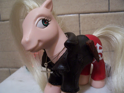 Rule No°Pony : If it exist, there is a Ponyfied version of it. Buffy+pony