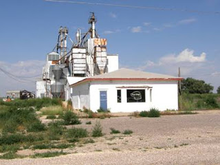 ... et le désert avance... usine fermée