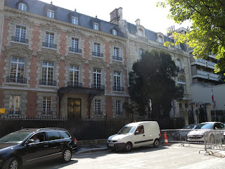 derrière l'arbre, n°4 avenue d'Iéna ambassade d'Iran
