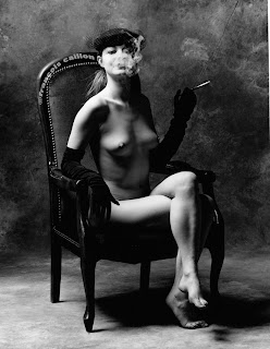 les poumons n'ont pas l'air touché fumeuse nue © François Caillon