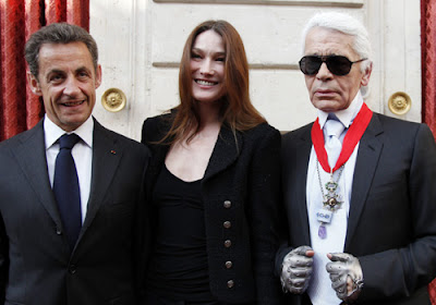 KL reçoit la croix de Nicolas et Carla