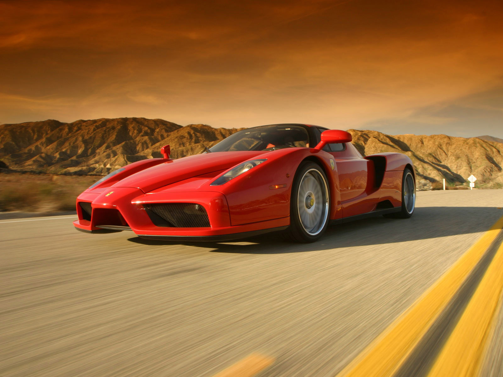 http://4.bp.blogspot.com/_7XKM5uAPfD8/THgaY5uczcI/AAAAAAAAAGc/I6Nd7dBiWmA/s1600/west-coast-customs_ferrari-enzo_r2.jpg