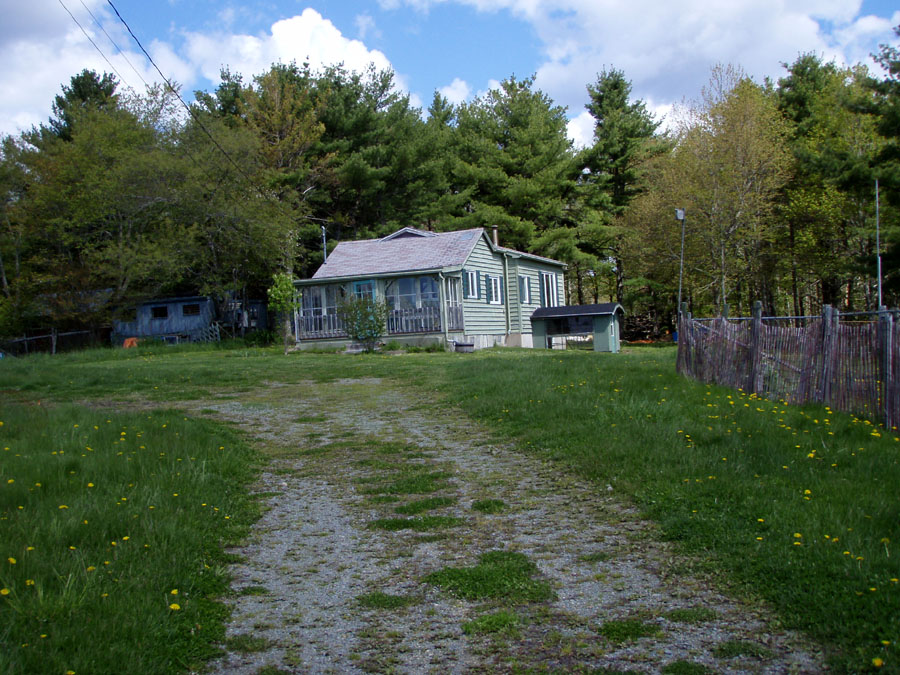 [house+from+front.jpg]