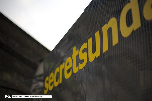 [secretsundaze+residentadvisor.gif]