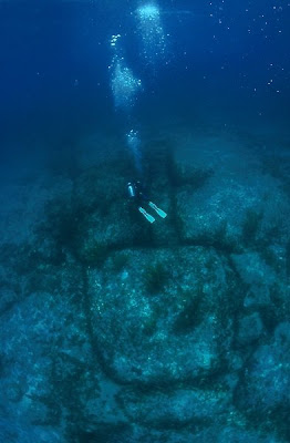 Piramida Besar Di Laut Segitiga Bermuda [ www.BlogApaAja.com ]