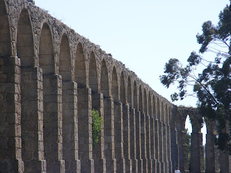 SOBRE O AQUEDUTO DE SANTA CLARA