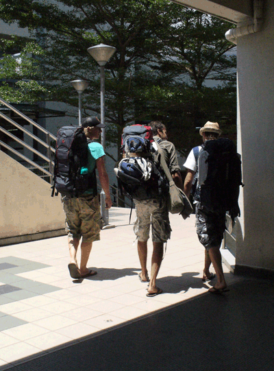[Backpackers.triangle.gif]