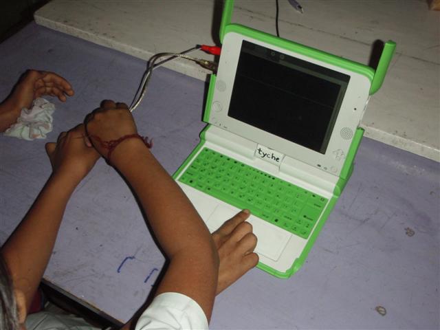 [Hands_P4250242+(Small).JPG]