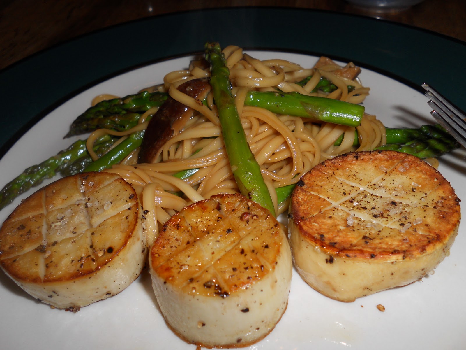 Mirepoix Mushroom Scallops with Asparagus and Udon