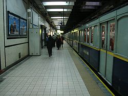 Vista de la estación Acoyte de la línea {{{linea}}}