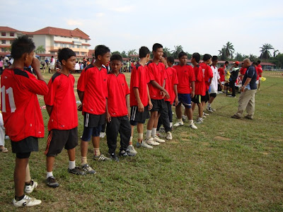 Bermain Bola Baling