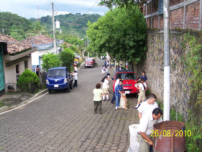 Aseando Nuestro Centro Escolar