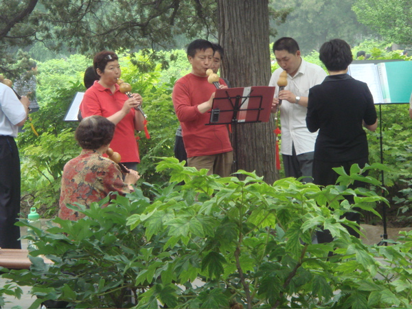 [flute+players+in+the+park.jpg]