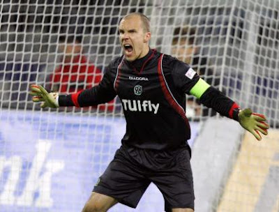 Enke si è suicidato