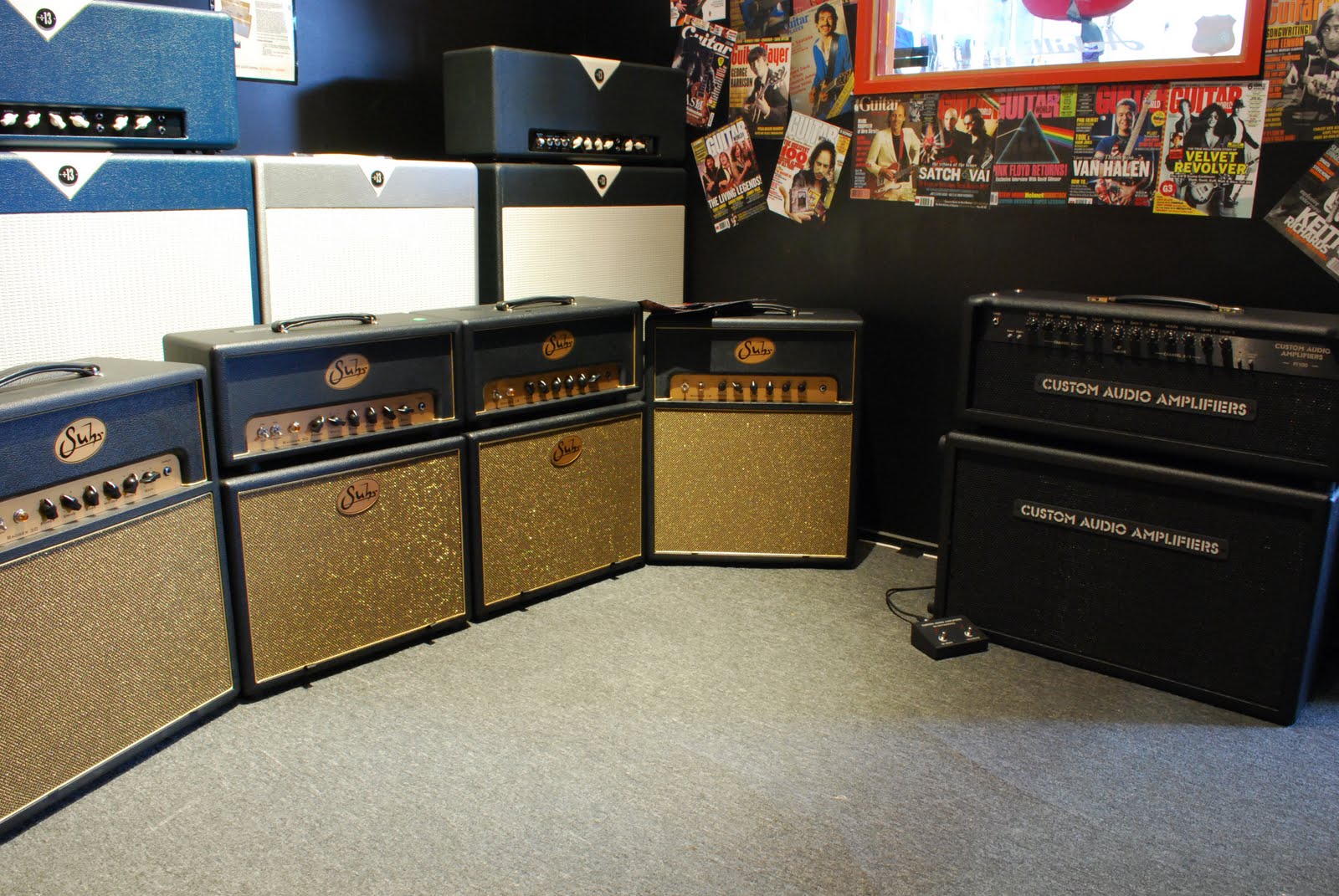 Deluxe Guitars Amp Room