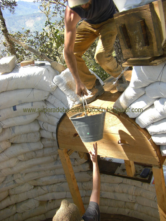 SuperAdobe: Arco de ventana