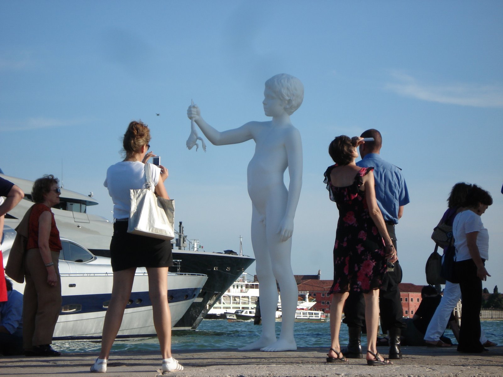 [Statua-Ragazzo-Rana.JPG]