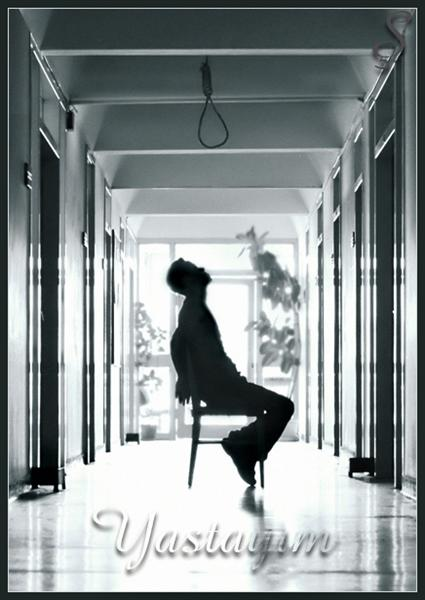 I Was Born To Touch Your Feelings Idam Sehpasinin Ustunde Bir Kravat Boynumda