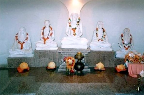 Para ir a la página de Gurupranam en español, pincha en la foto de abajo, por favor