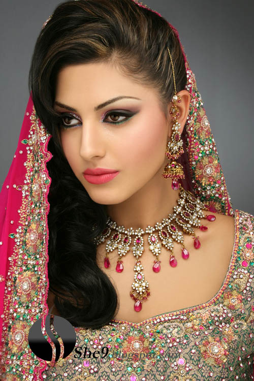 Latest%2BBridal%2BMakeup%2Bwww.She9.blogspot.com%2B(1).jpg