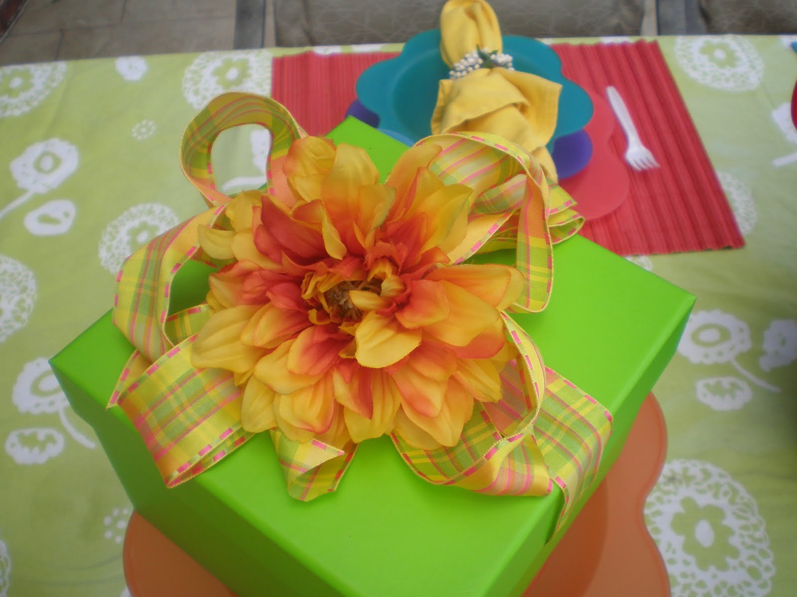 Yellow Box Flamingo