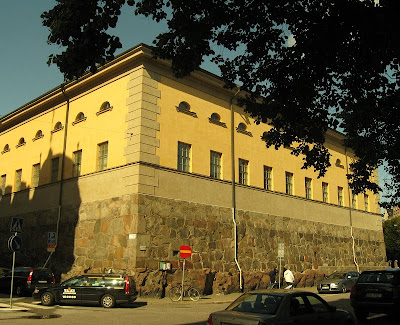 Ett hus bredvid historiska museet.
