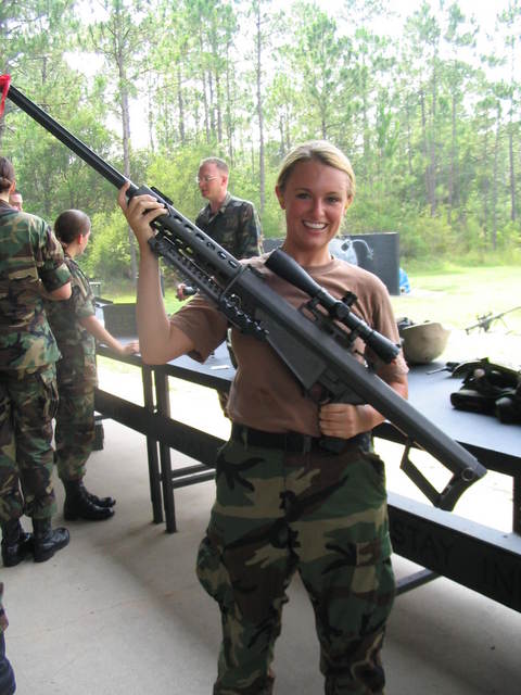 The%20rifle%20She%20is%20carring%20is%20US%20M82A1%20.50%20(12.7mm)%20Sniper.jpg