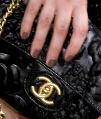 2010 le vernis nail polish A Peek At Chanels Spring 2010 Nail Color