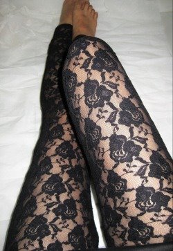 [rose+lace+stockings.jpg]
