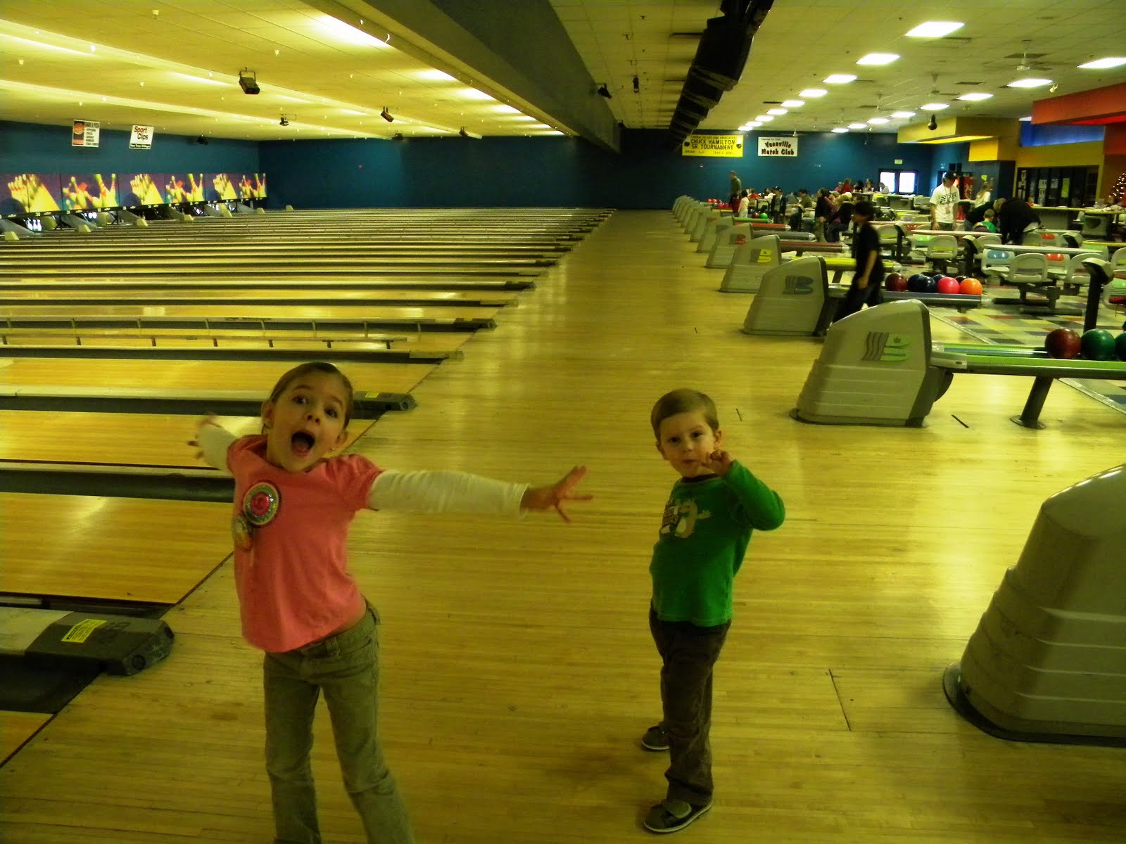 [ben+and+ky+bowling.JPG]