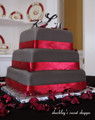 This amazing 3tier 81012 wedding cake displayed an excellent use of a 