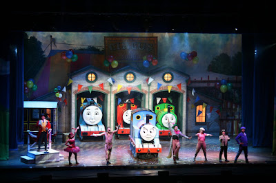 thomas and friends live drawing