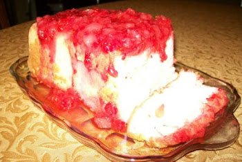 Strawberry topped Angel Food Cake (3 ingredients)