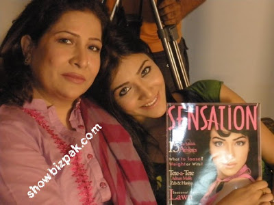 Amina Haq and her Mom Humaima Abbasi with her mom amina haq