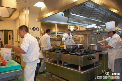 COCINA DE UN RESTAURANT cocina de un restaurant: