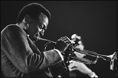 Biografia de Miles