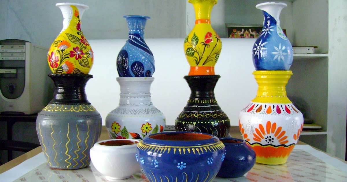 Pencil art, artist Painting on earthen pots