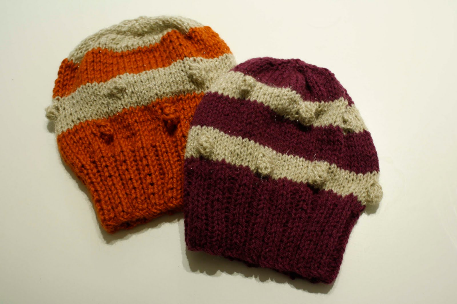 Gorro "Boton" a rayas en lana de varios colores, precio $40