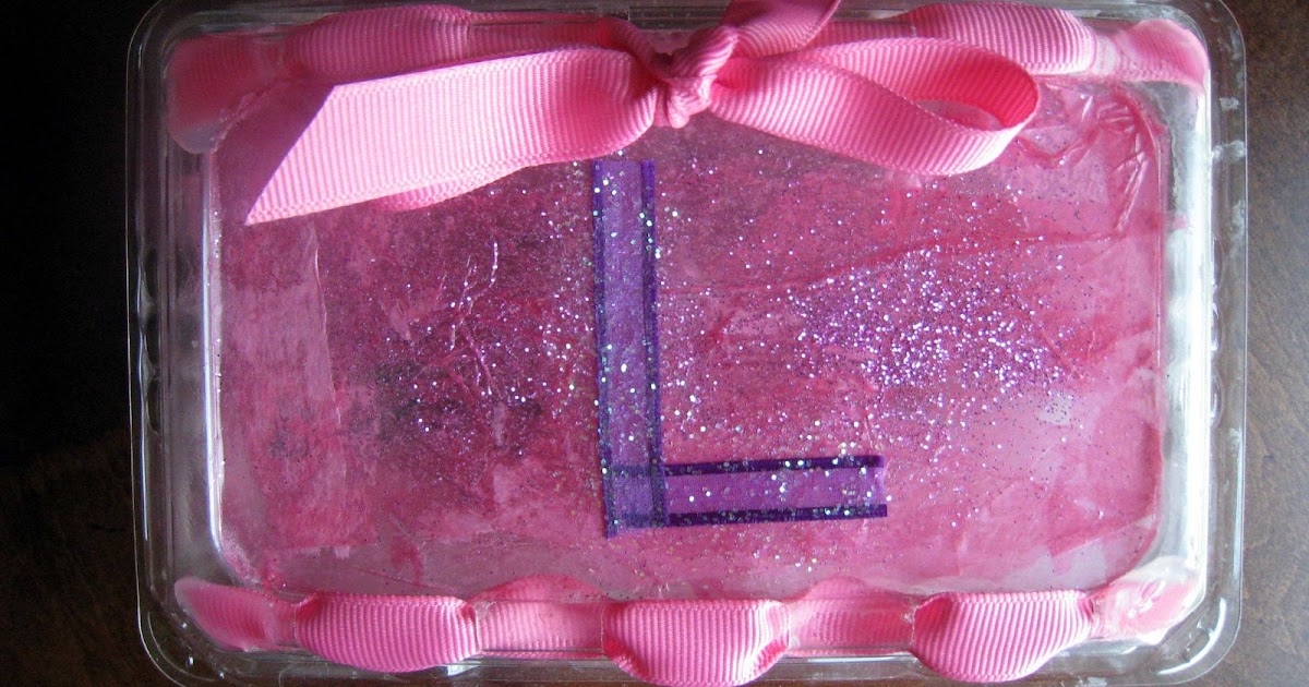 4 Crazy Kings Turn a Plastic Berry Container into a Treasure Box