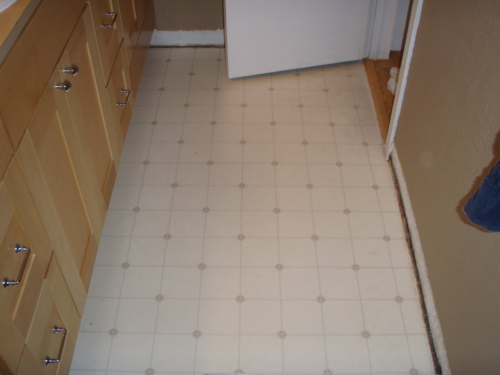 [Bath+floor+before.JPG]