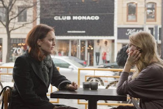 From left to right: Julianne Moore and Amanda Seyfried.