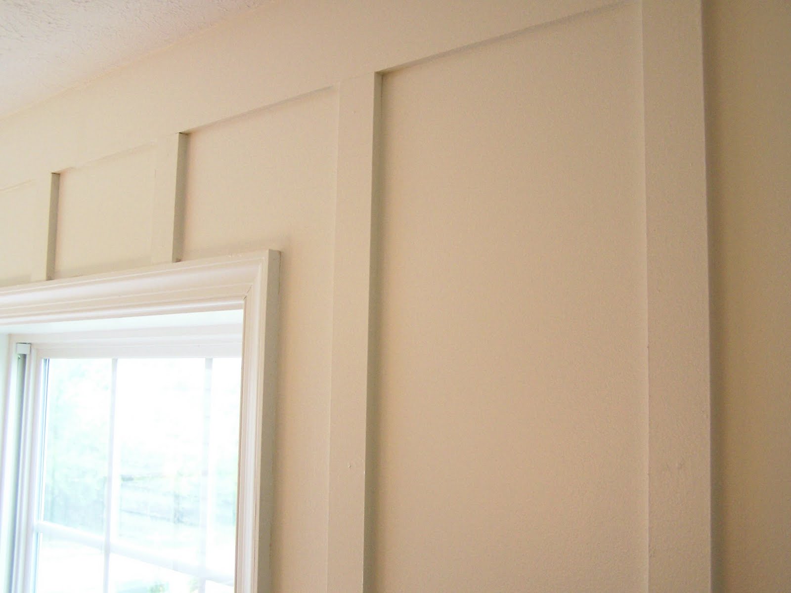 board+and+batten+around+window.jpg (image)