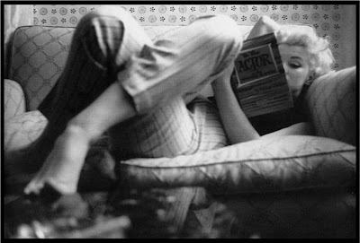 http://4.bp.blogspot.com/_8_fdmOL26NA/SUd7nI8mxEI/AAAAAAAAANI/3Dg17ZqJ9y0/s400/MarilynMonroeReading.jpg