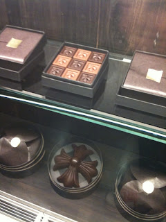 クロムハーツのチョコレートは、上が約５千円と下が約６千円。