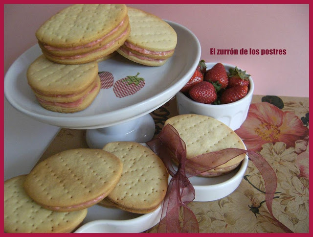Galletas Rellenas De Crema De Fresa