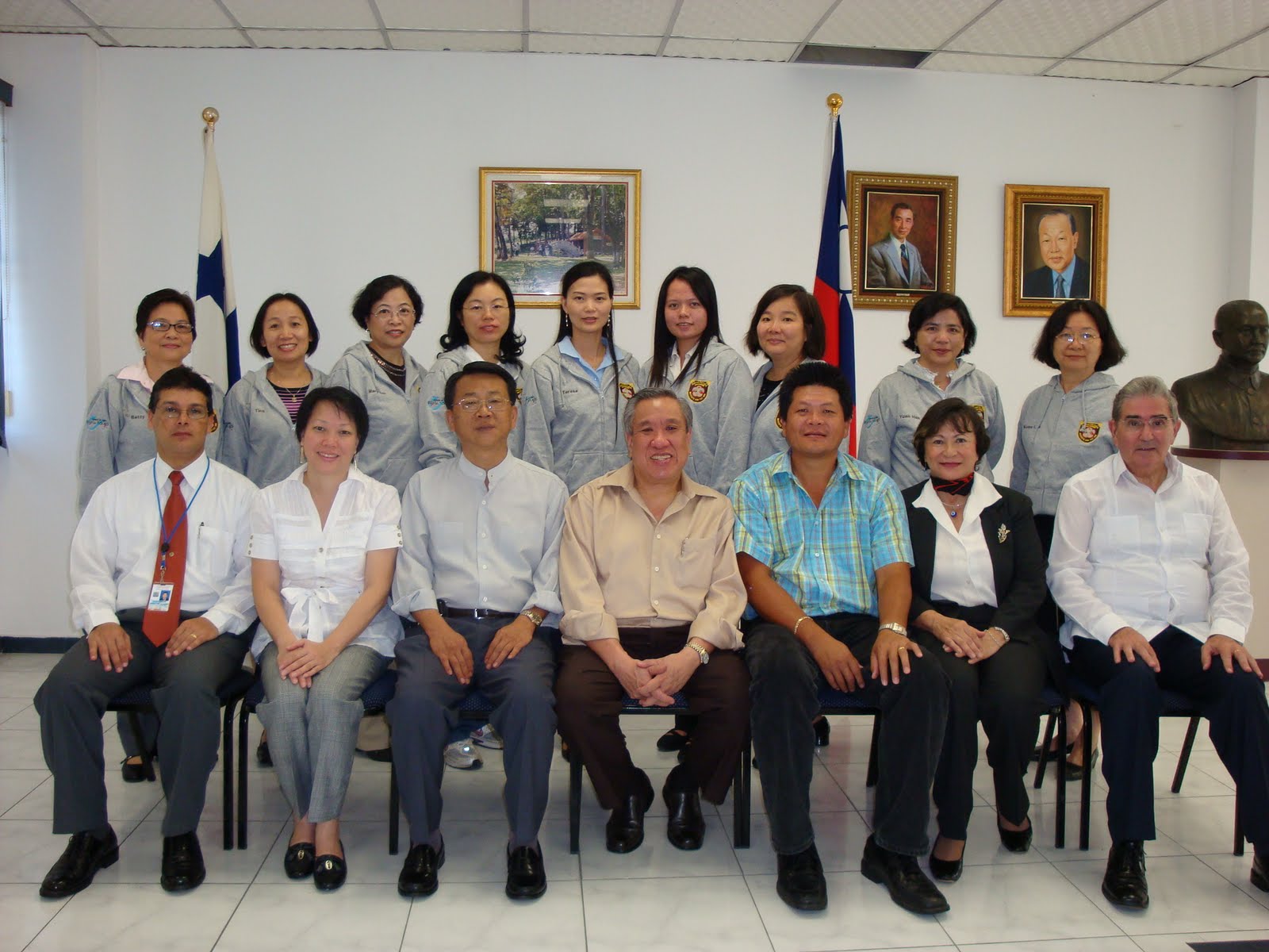 [teachers+foto.JPG]