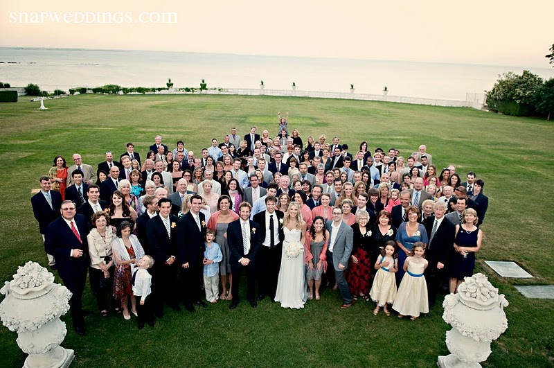 IMAGE: http://4.bp.blogspot.com/_8iyBtWEWJ3o/TFc4tTYZ_0I/AAAAAAAAGJY/P1IHDwanbaM/s1600/Moore+RAW_12171.jpg