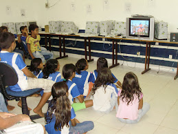 Alunos participando do reforço escolar