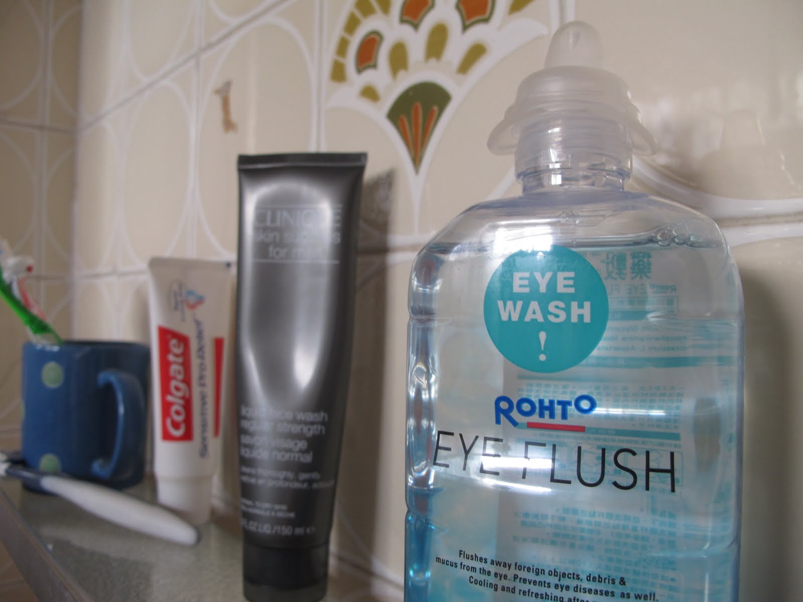 Beauty Gossipologyst Flush Your Eyes with ROHTO EYE FLUSH